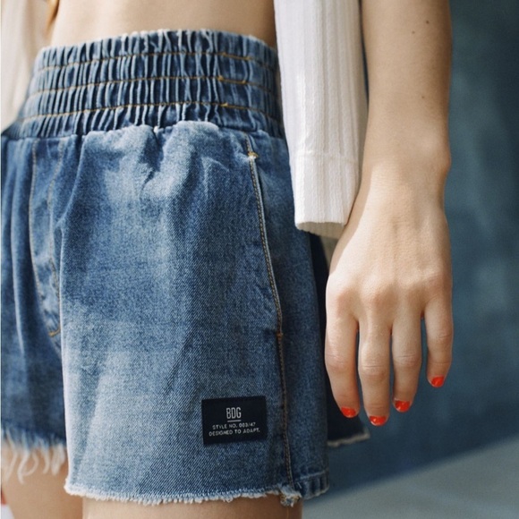 BDG BY URBAN OUTFITTERS PULL ON HIGH WAISTED DENIM BOXER SHORTS SIZE SMALL - Picture 2 of 12